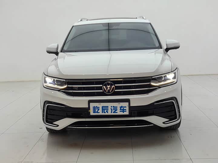 Фото 2 - Volkswagen Tiguan L Pro
