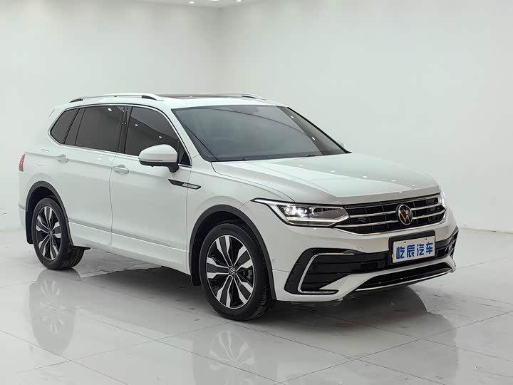 Фото 3 - Volkswagen Tiguan L Pro