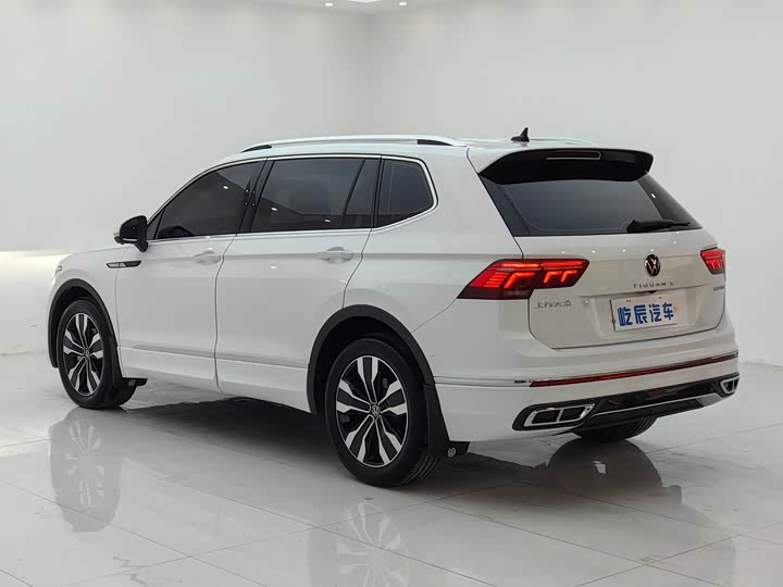 Фото 4 - Volkswagen Tiguan L Pro