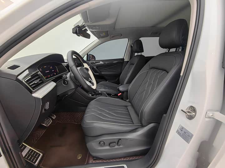 Фото 7 - Volkswagen Tiguan L Pro