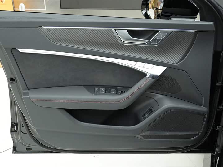 Фото 15 - Audi RS 6