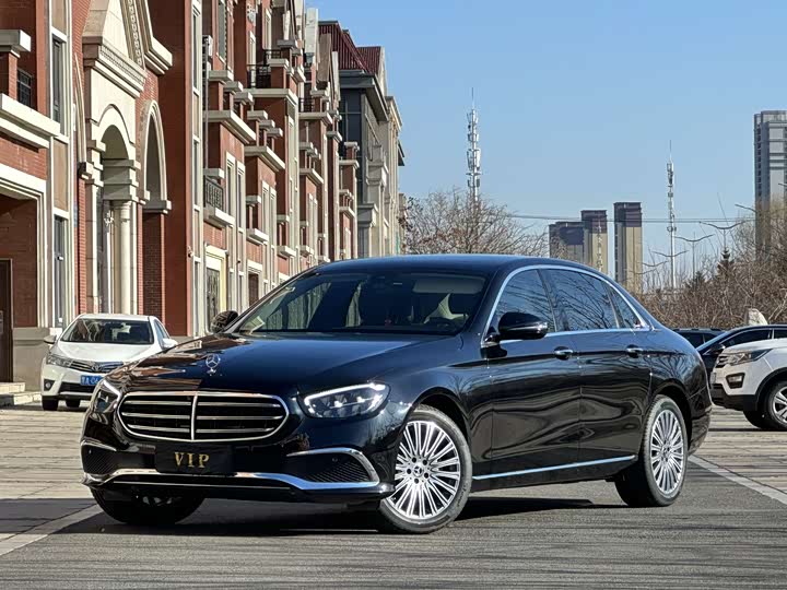 Фото 1 - Mercedes-Benz E-Class