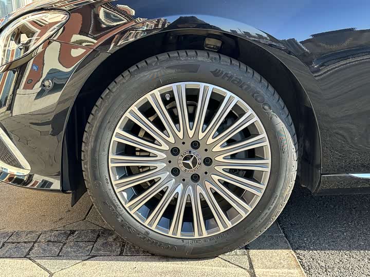 Фото 10 - Mercedes-Benz E-Class