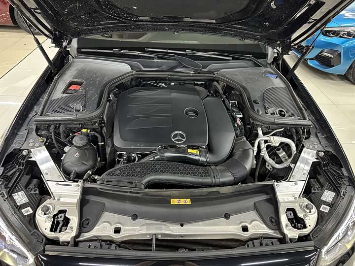 Фото 11 - Mercedes-Benz E-Class