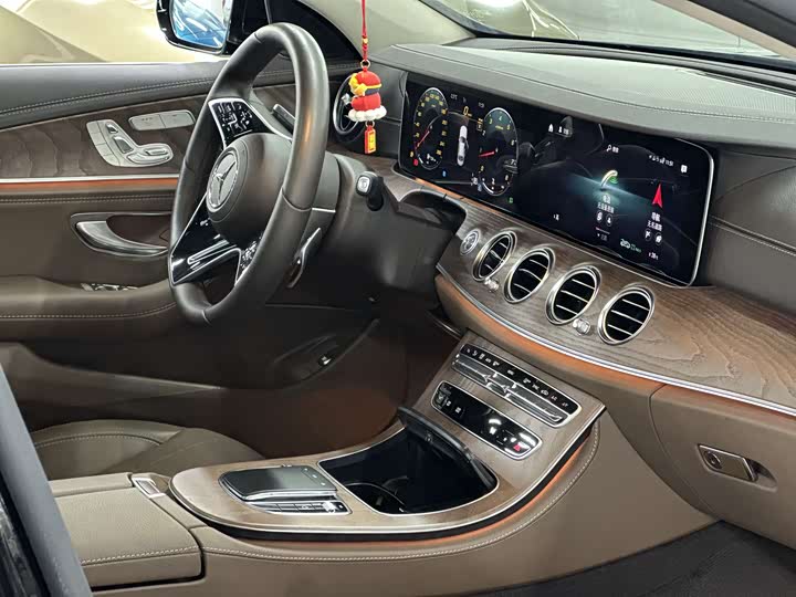 Фото 12 - Mercedes-Benz E-Class