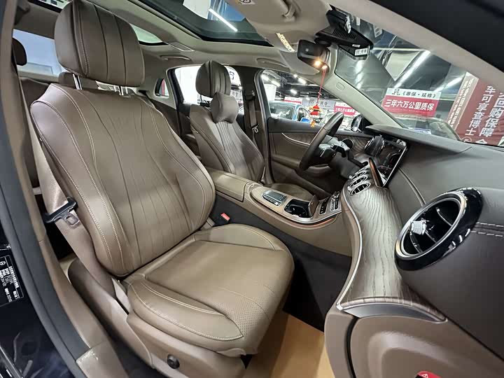 Фото 14 - Mercedes-Benz E-Class