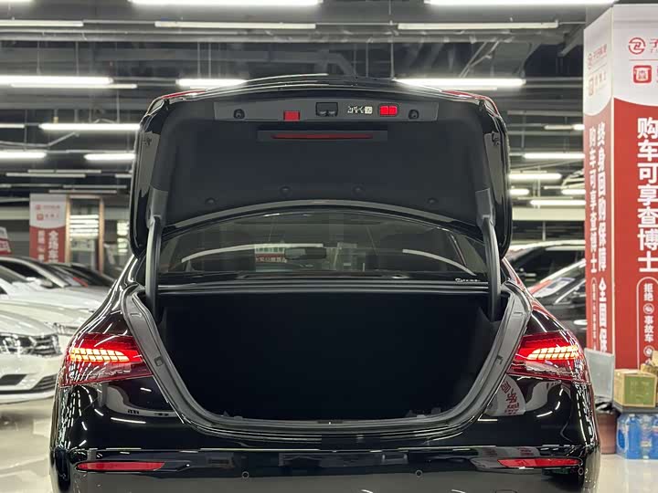 Фото 17 - Mercedes-Benz E-Class