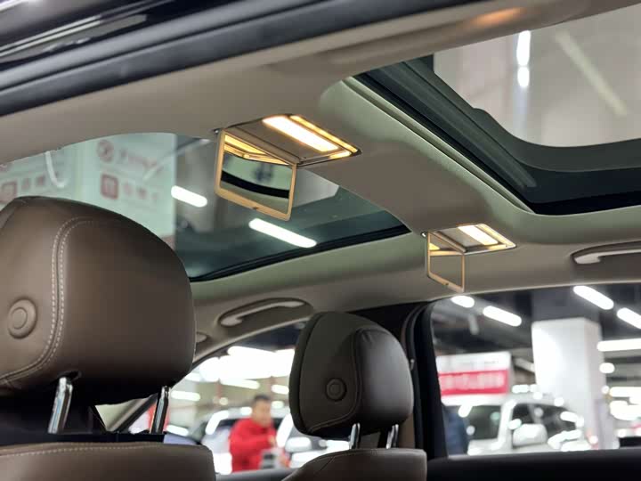 Фото 20 - Mercedes-Benz E-Class