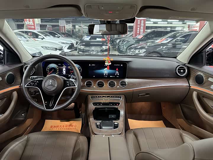 Фото 22 - Mercedes-Benz E-Class