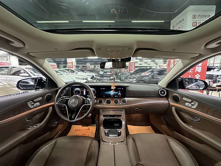 Фото 25 - Mercedes-Benz E-Class