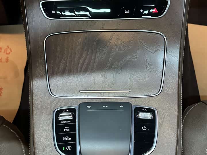 Фото 26 - Mercedes-Benz E-Class