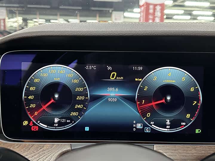 Фото 30 - Mercedes-Benz E-Class