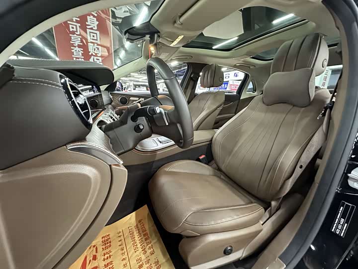 Фото 33 - Mercedes-Benz E-Class