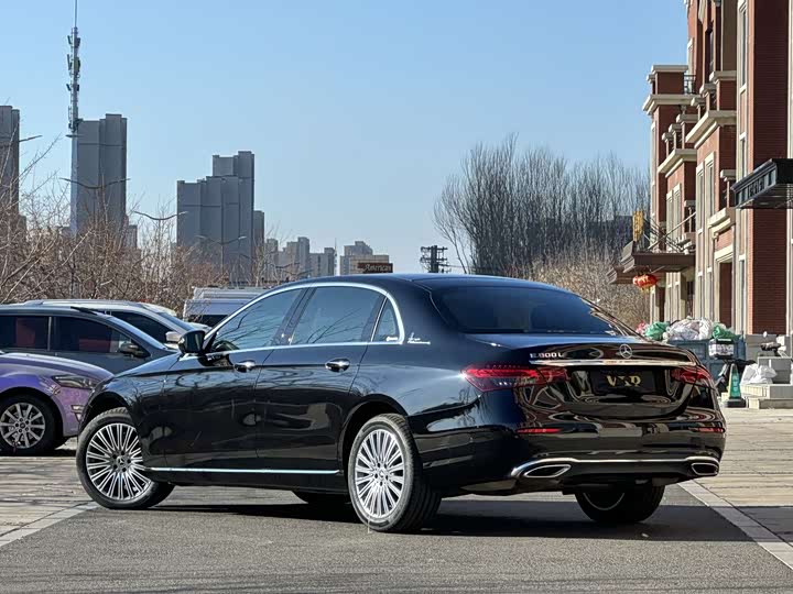 Фото 4 - Mercedes-Benz E-Class