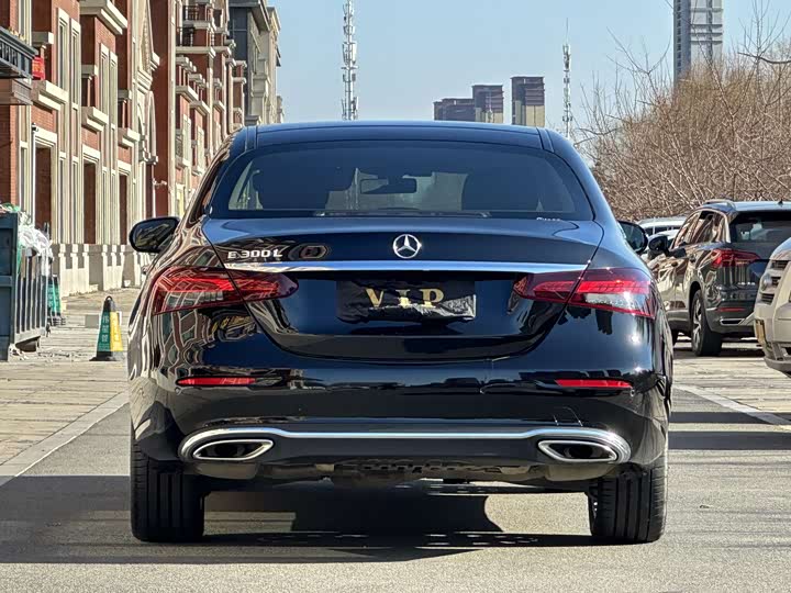 Фото 5 - Mercedes-Benz E-Class