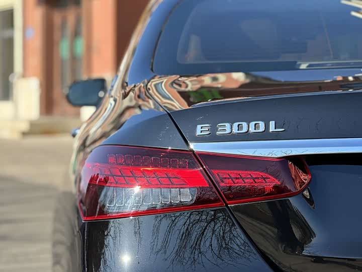 Фото 7 - Mercedes-Benz E-Class