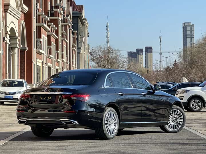 Фото 8 - Mercedes-Benz E-Class