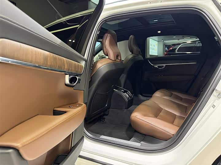 Фото 18 - Volvo S90