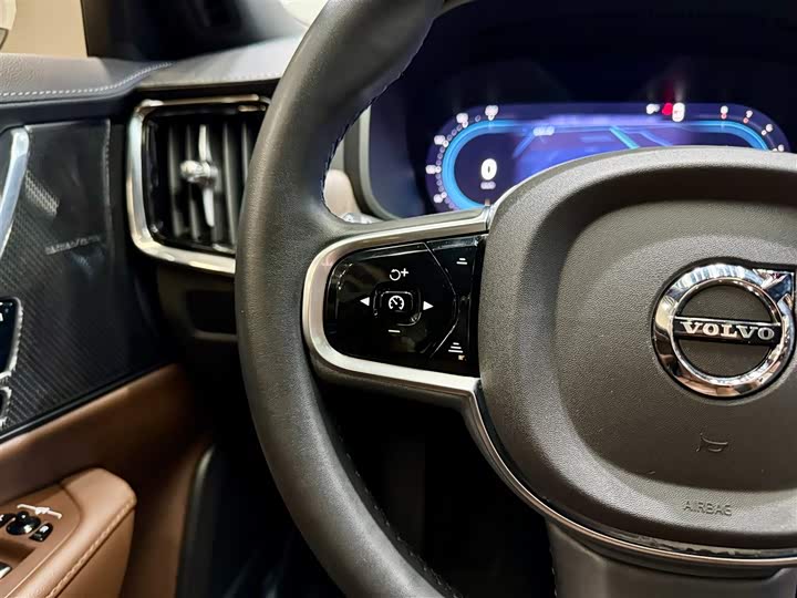 Фото 20 - Volvo S90