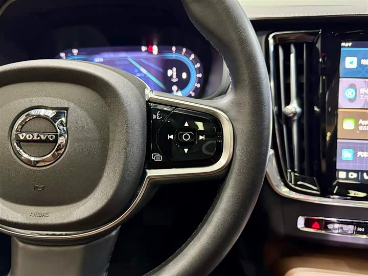 Фото 21 - Volvo S90