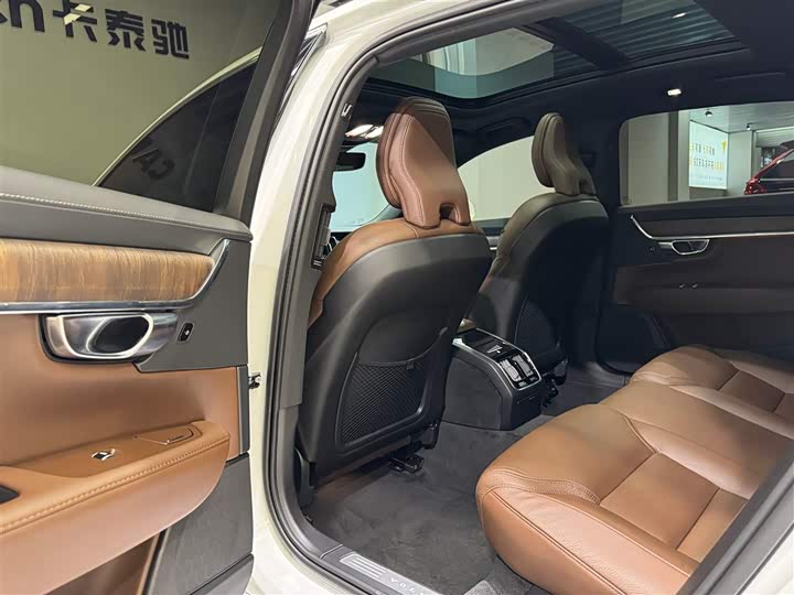 Фото 22 - Volvo S90