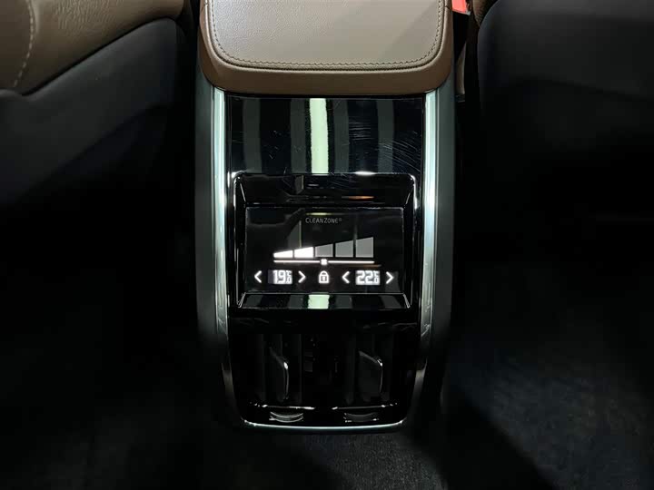 Фото 23 - Volvo S90