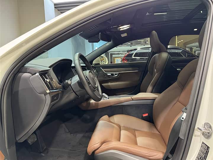 Фото 28 - Volvo S90