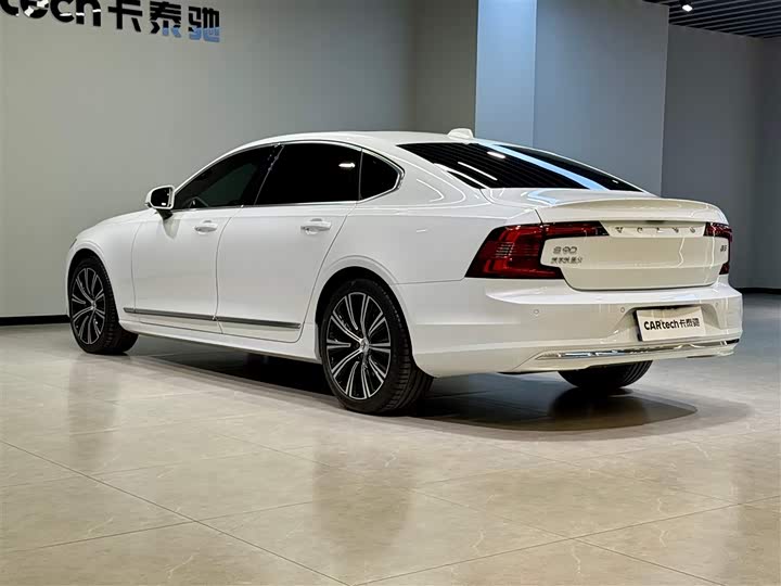 Фото 6 - Volvo S90