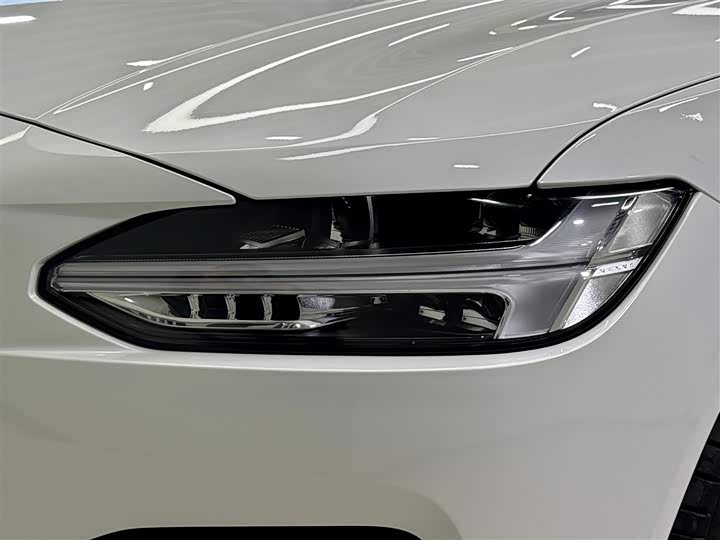 Фото 8 - Volvo S90