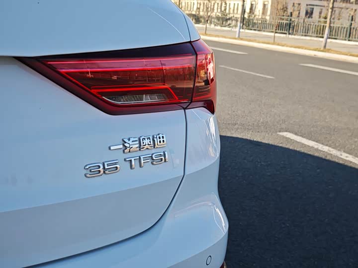 Фото 4 - Audi Q3