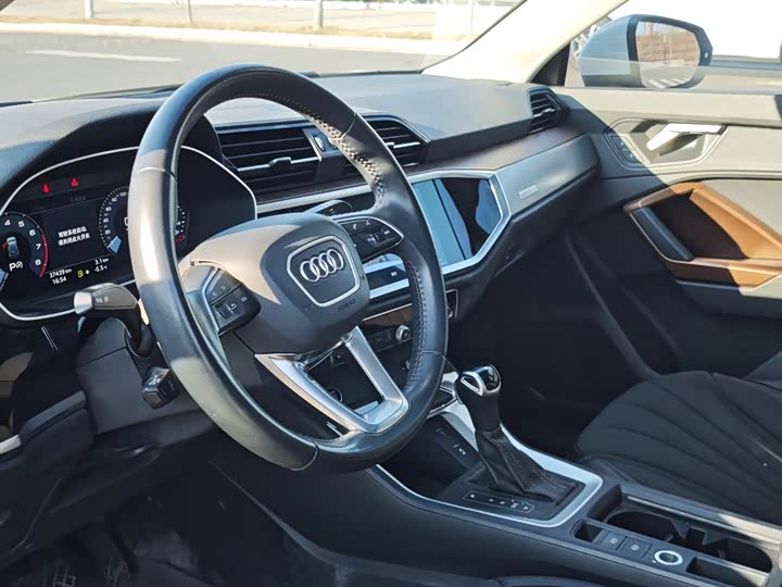 Фото 8 - Audi Q3