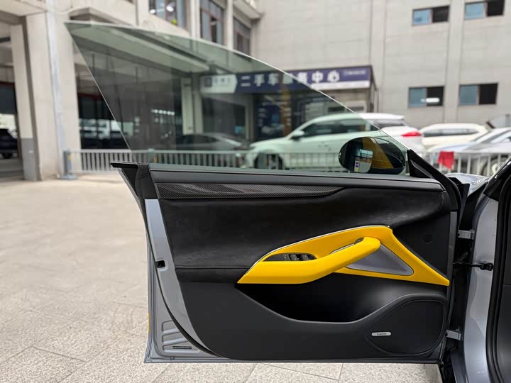 Фото 12 - Xiaomi SU7 Ultra