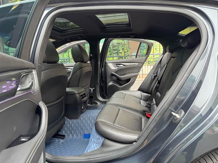 Фото 10 - Cadillac CT5