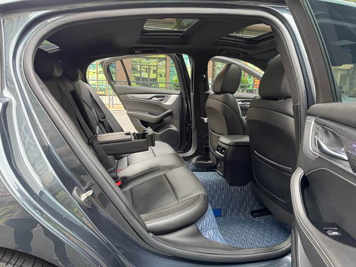 Фото 12 - Cadillac CT5