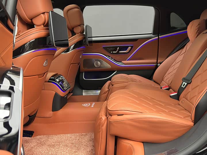 Фото 9 - Mercedes-Benz Maybach S-Class