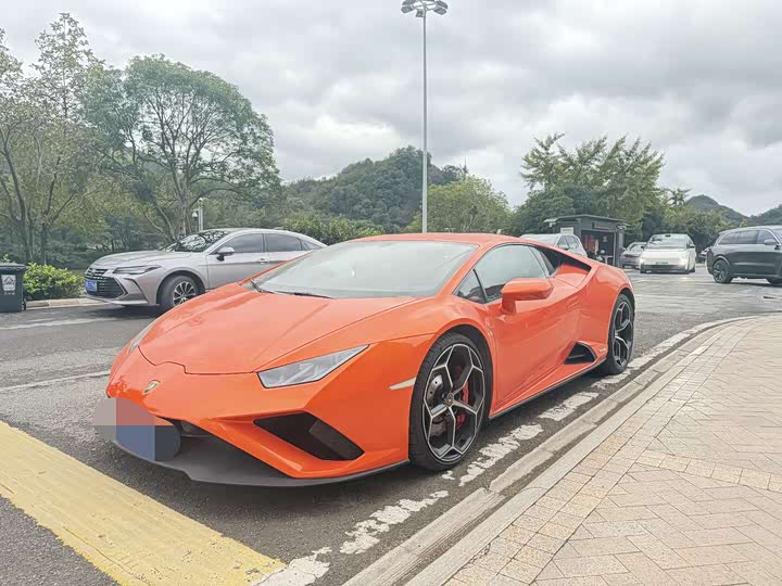 Фото 3 - Lamborghini Huracán