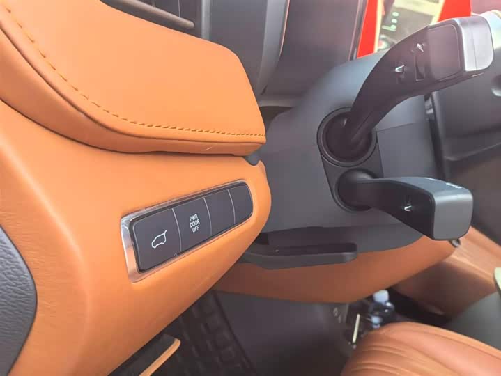 Фото 12 - Hongqi HQ9