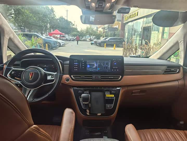 Фото 19 - Hongqi HQ9