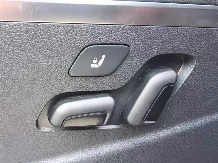 Фото 20 - Hongqi HQ9