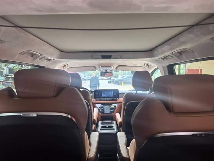 Фото 22 - Hongqi HQ9