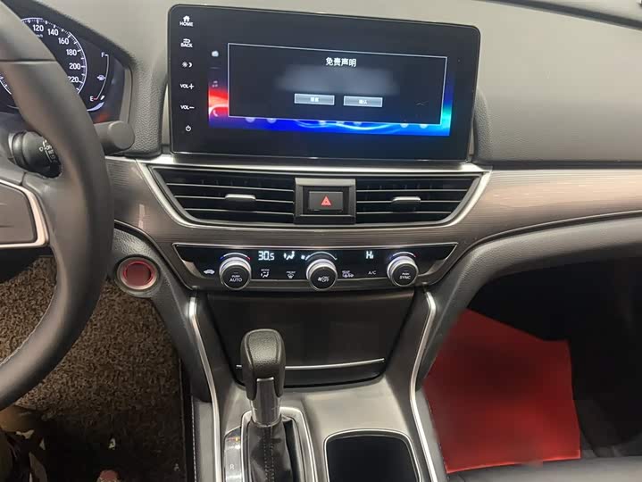 Фото 8 - Honda Accord