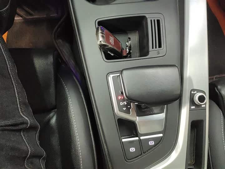 Фото 14 - Audi A4L