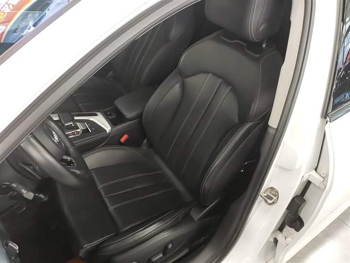 Фото 15 - Audi A4L