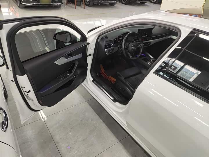 Фото 16 - Audi A4L