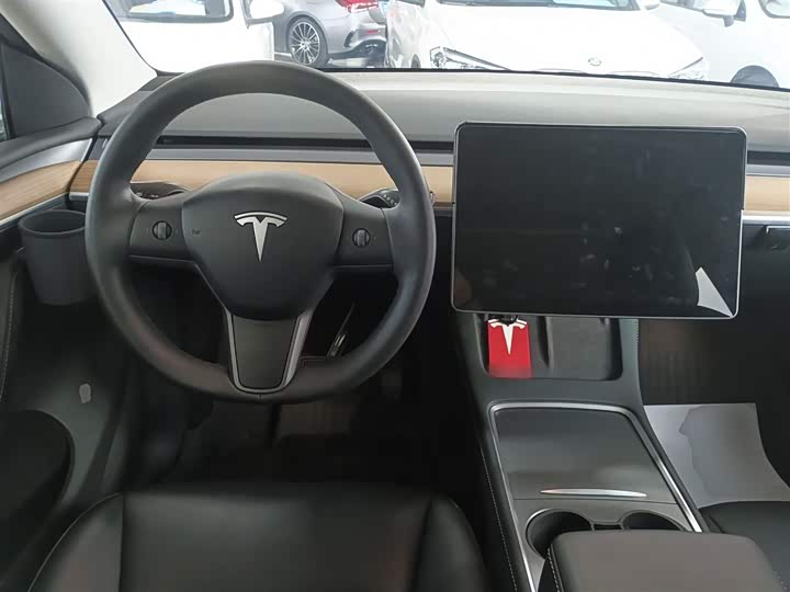 Фото 10 - Tesla Model Y