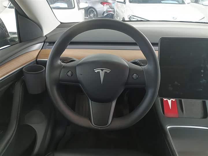 Фото 11 - Tesla Model Y