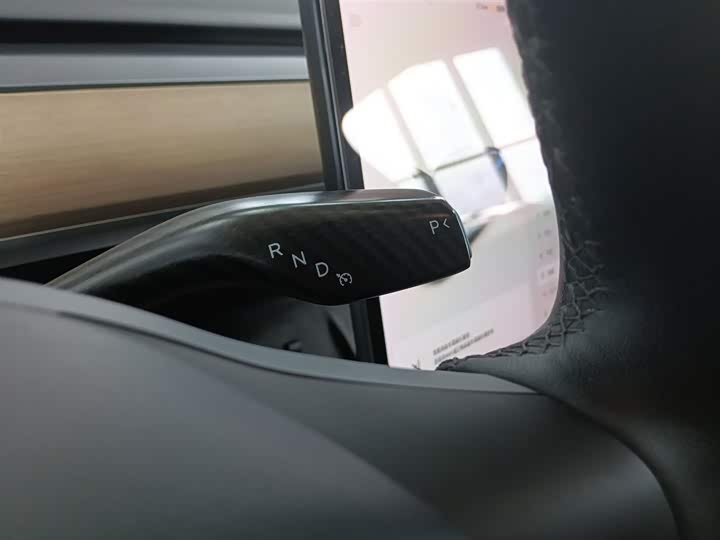 Фото 14 - Tesla Model Y