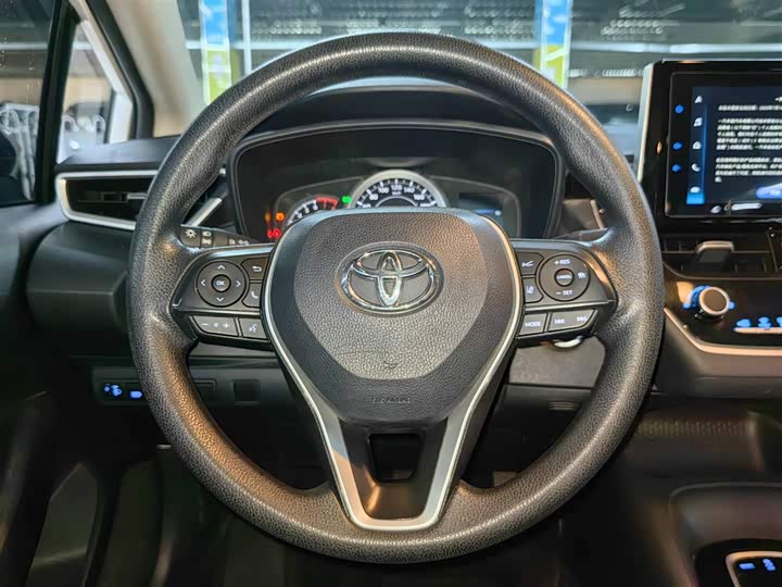 Фото 10 - Toyota Corolla