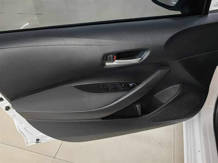 Фото 11 - Toyota Corolla