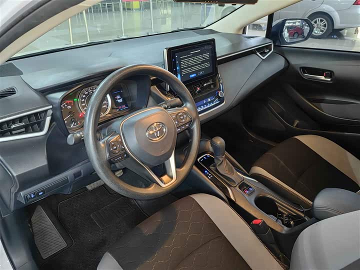 Фото 12 - Toyota Corolla